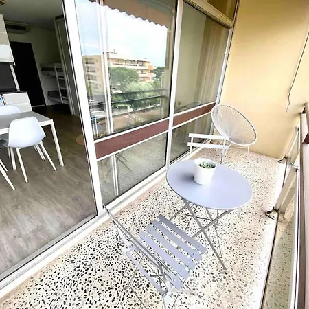 Superbe Studio Avec Terrasse - Port De Laurent Du Var *