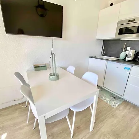 Superbe Studio Avec Terrasse - Port De Laurent Du Var *